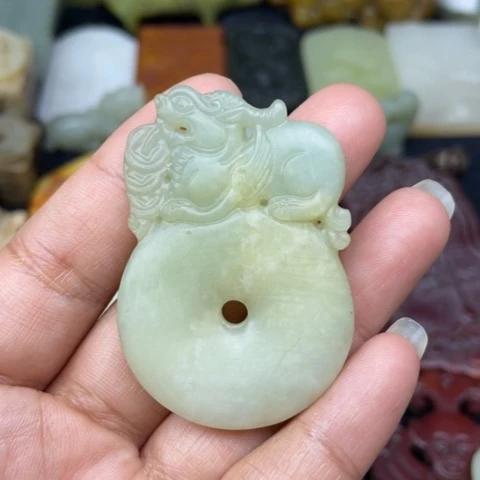 蛇纹石玉未镶嵌颈饰11