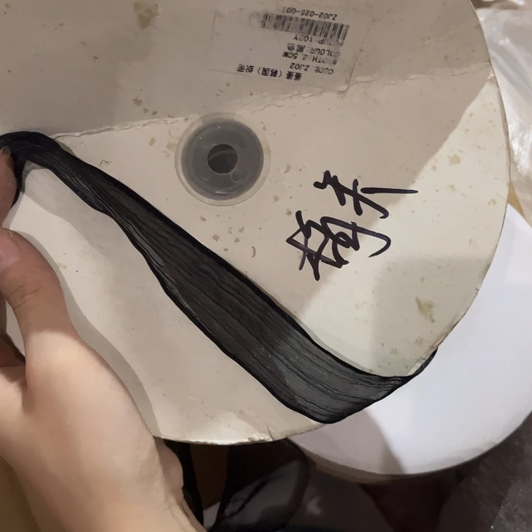 梅***美一位年轻女孩从医院赶来救