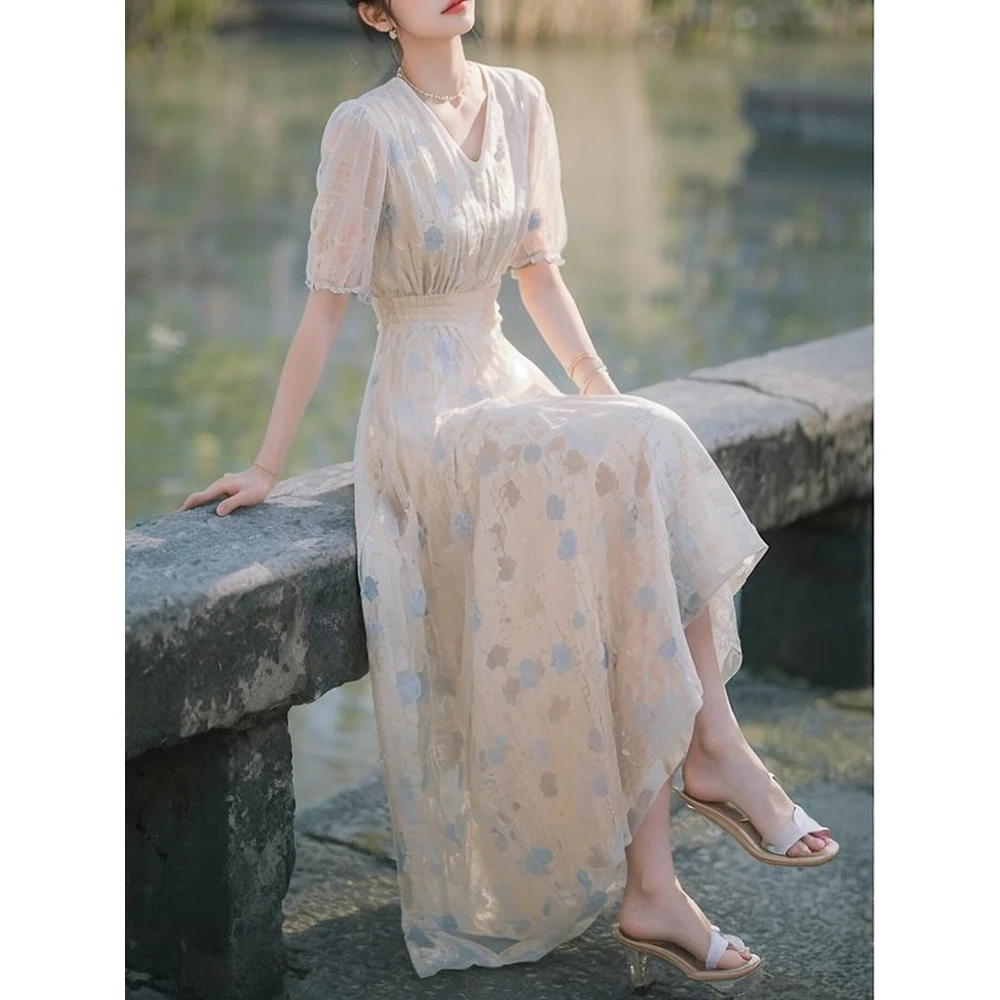 白色优雅V领显瘦连衣裙小个子花卉长裙夏季新款轻奢气质女装碎花