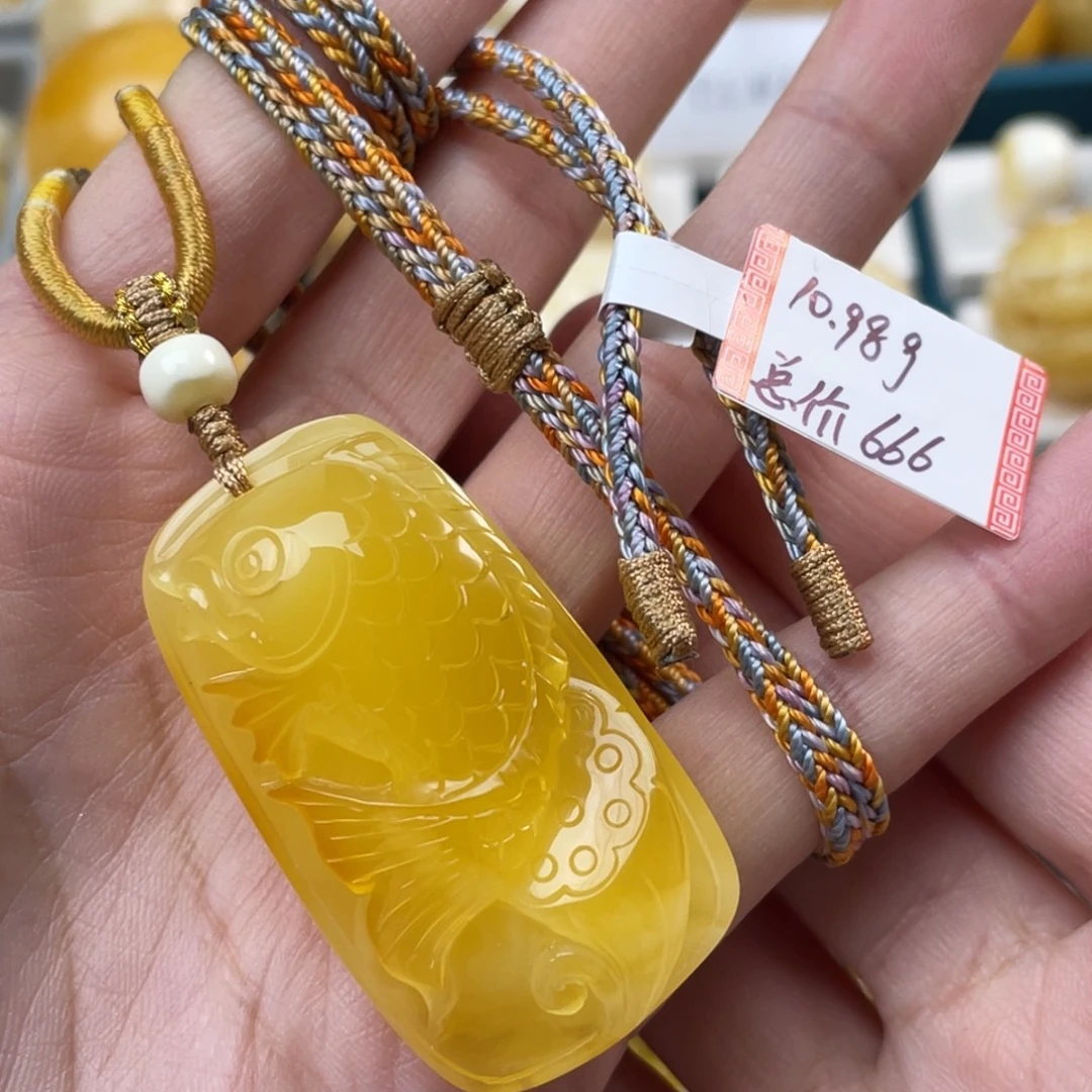 蜜蜡未镶嵌珠宝奇石