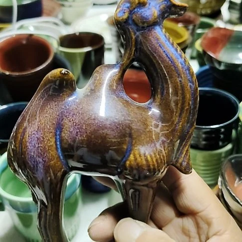 瓷片瓷片，各种摆件，均有瑕疵。沙锅！