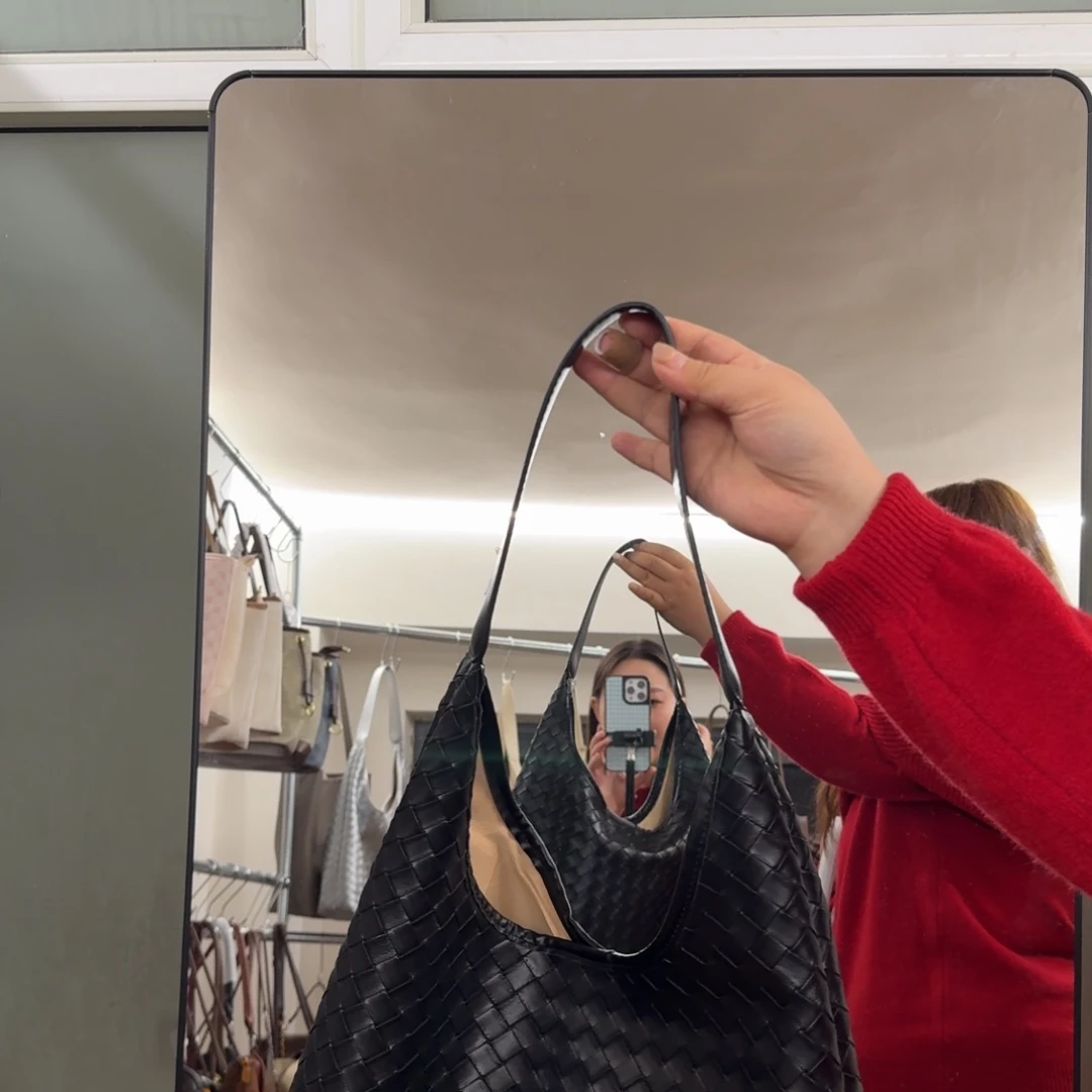 PVC编织托特黑色包包