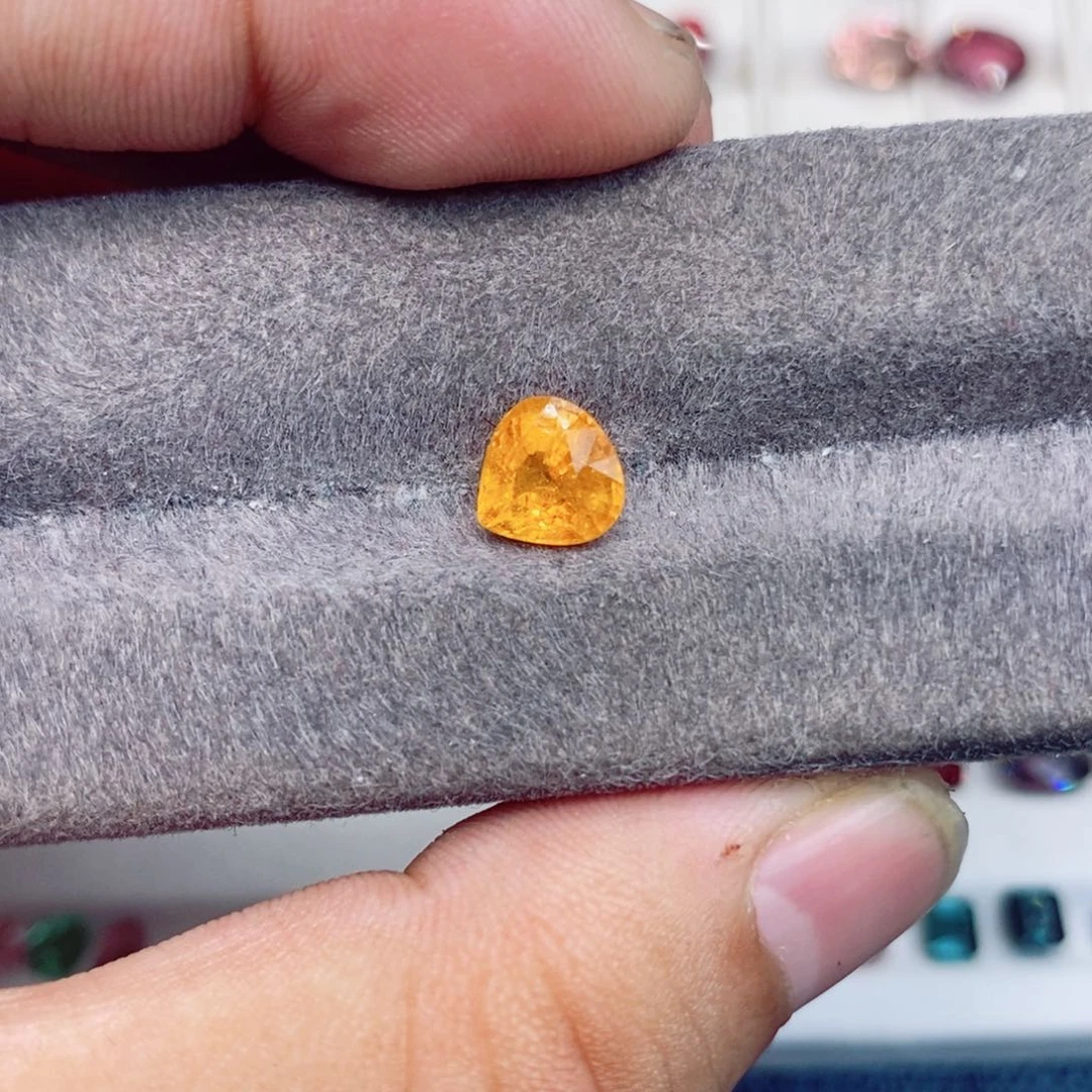 石榴石（芬达石）裸石未镶嵌芬达2.4克拉