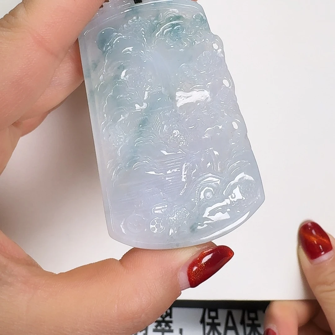 翡翠颈饰未镶嵌山水