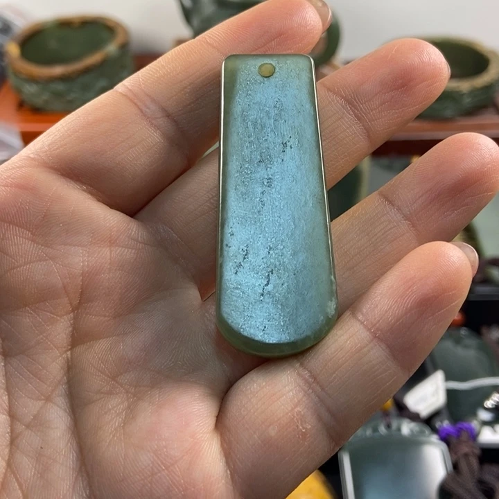 透闪石质玉未镶嵌吊坠(不含链)撒*锏