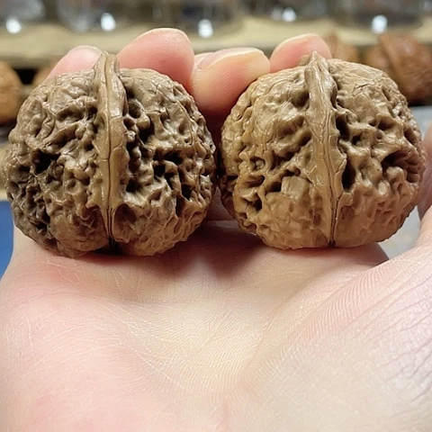 文玩核桃把件落地红带彩色差41