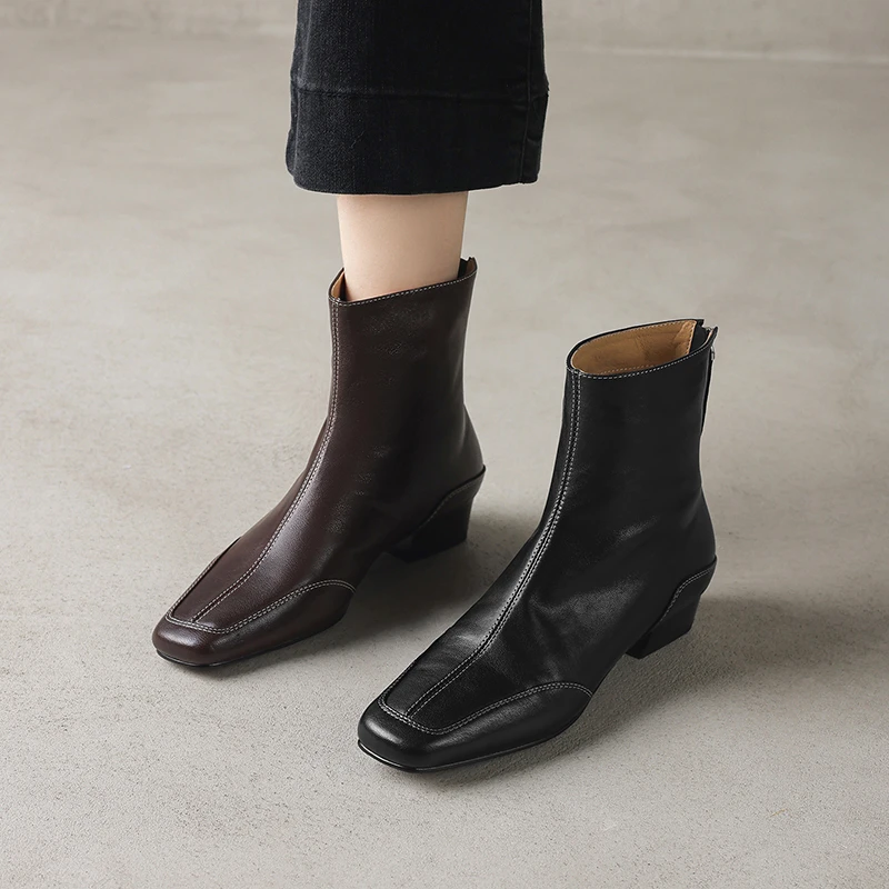 2025年秋冬新款复古棕色加绒短靴女真皮粗跟百搭中跟英伦切尔西靴
