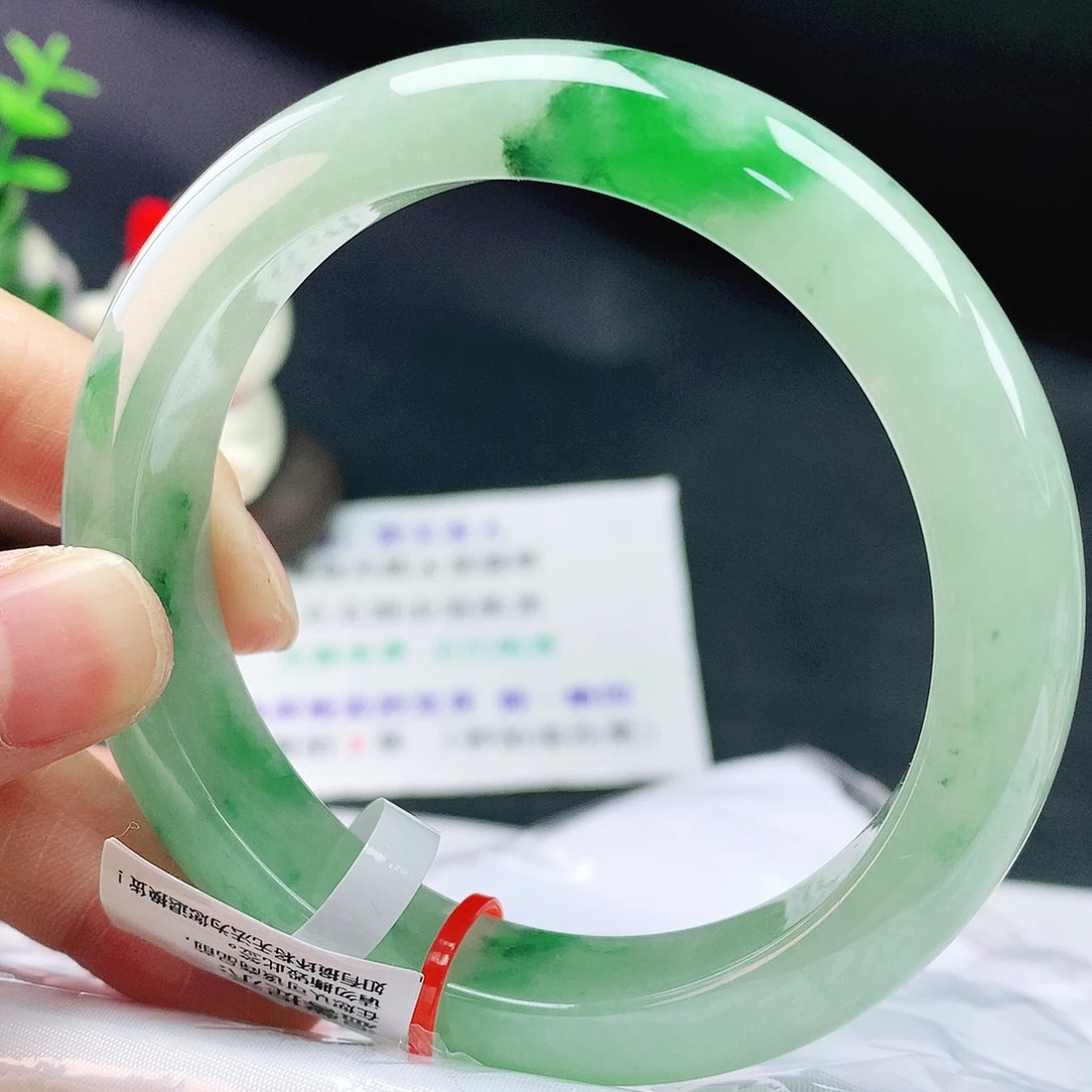 翡翠手镯未镶嵌59圈