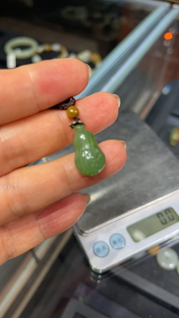 和田玉碧玉百财小吊坠