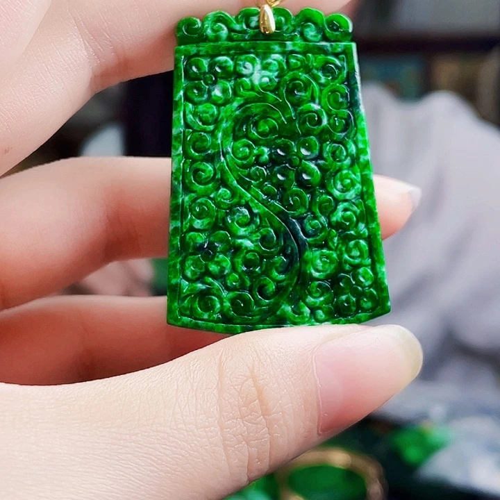 翡翠18K金镶嵌颈饰多样性