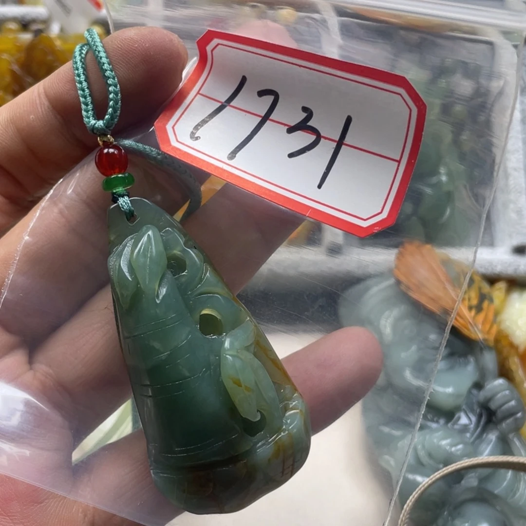 蛇纹石玉颈饰未镶嵌吊坠