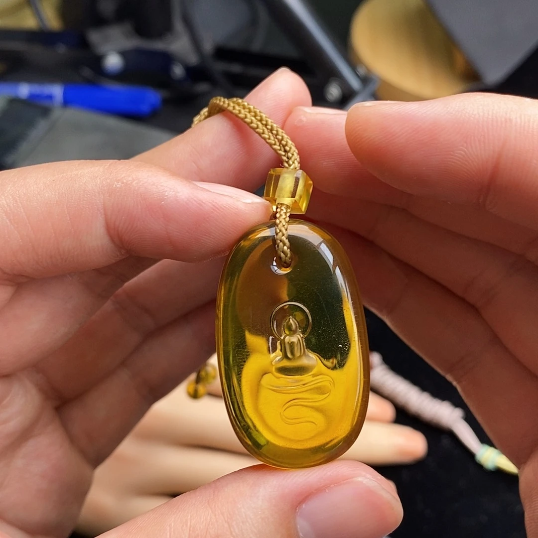 琥珀颈饰未镶嵌无像