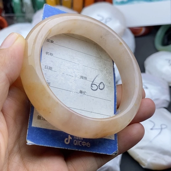 未镶嵌手镯石英质玉