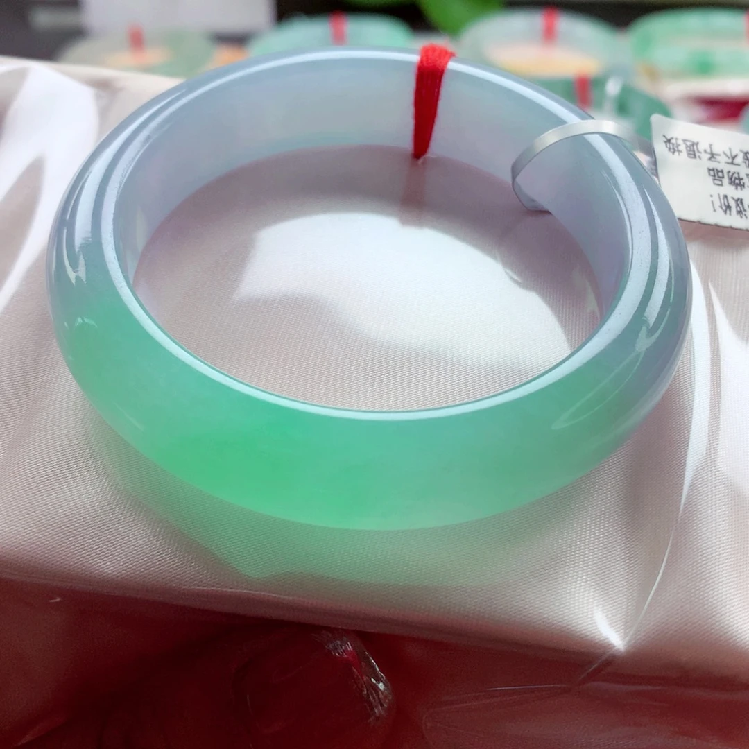 K***i未镶嵌手镯翡翠师妹艳丽春彩至纯至美