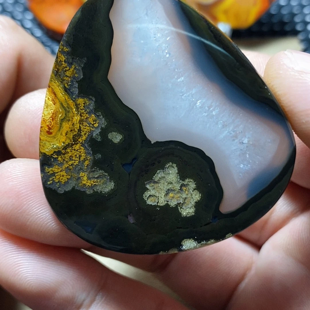 玛瑙/玉髓颈饰未镶嵌为**毒