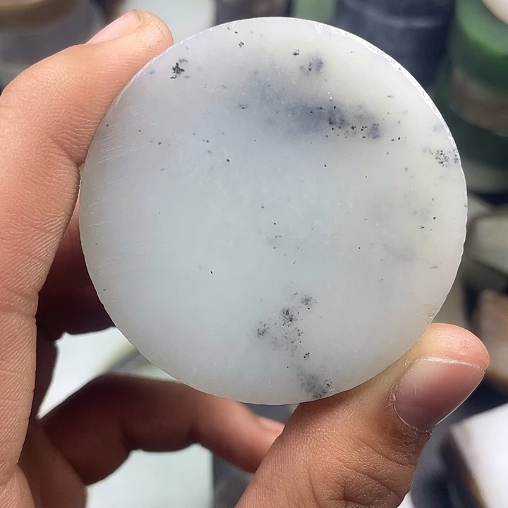 用***5和田玉未镶嵌颈饰