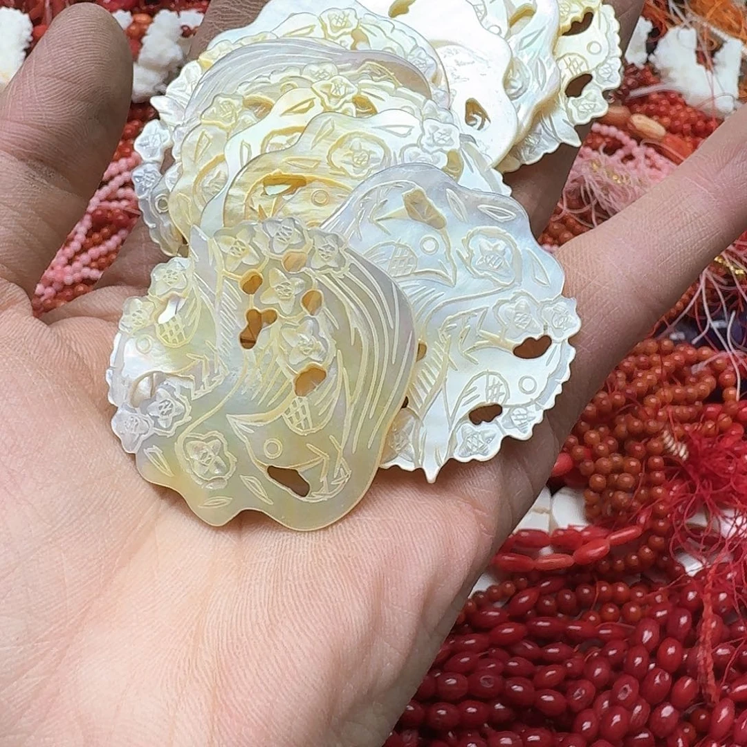 玛瑙/玉髓合金珠宝半成品一个黄金贝吊坠