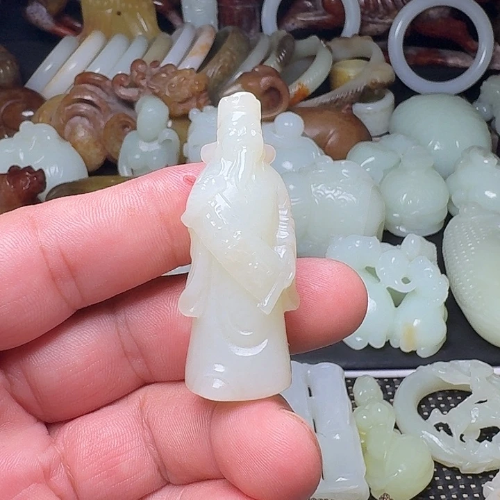 用***8和田玉未镶嵌挂件