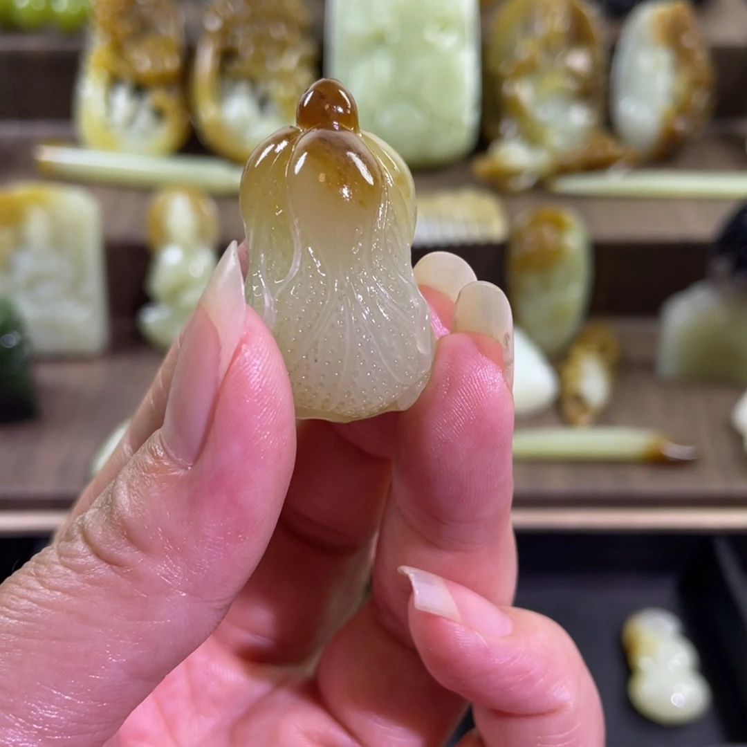 颈饰未镶嵌和田玉（糖玉）