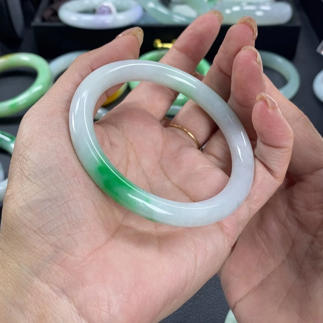 玫****翡翠未镶嵌手镯天然翡翠手镯