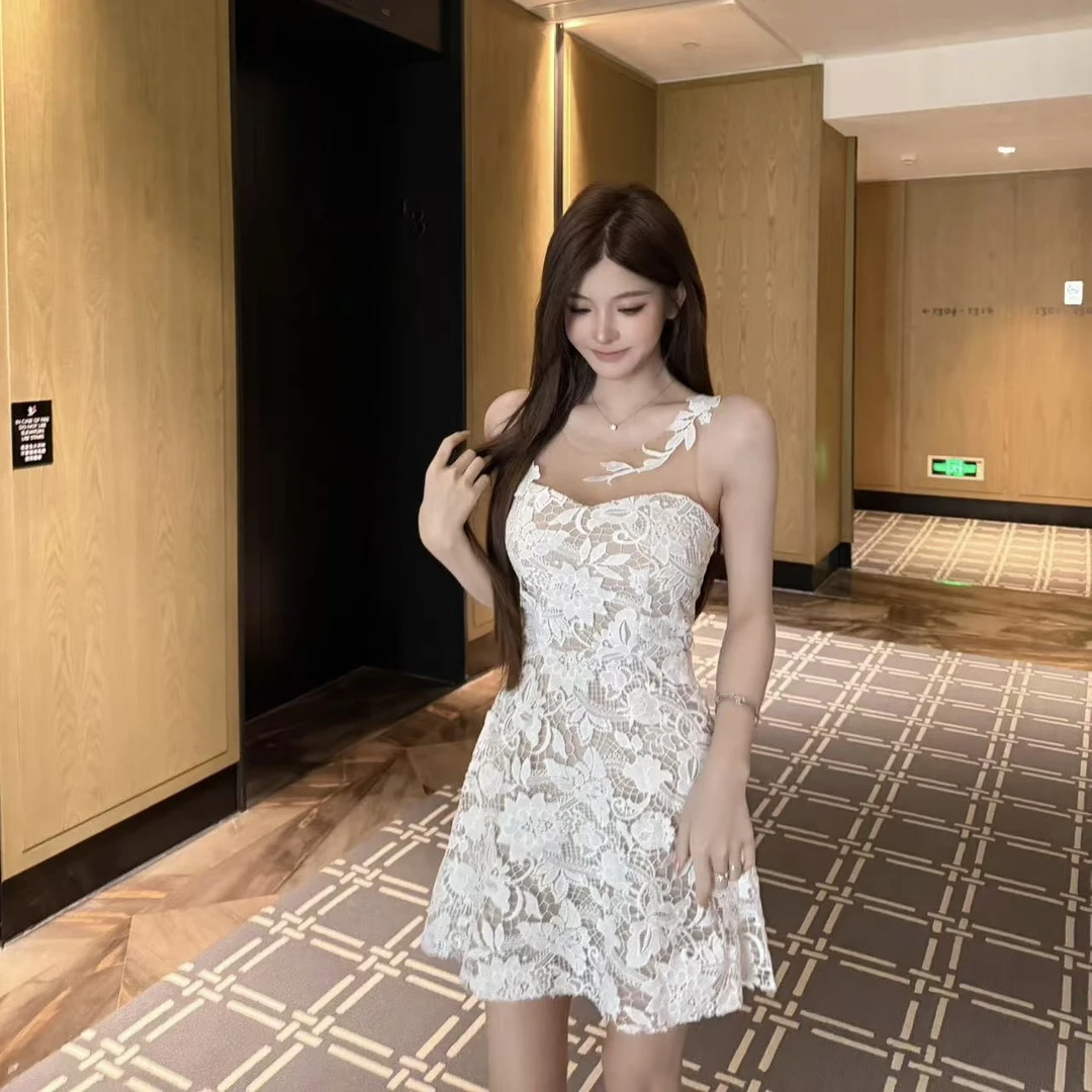 FAY【花间梦】高级重工款水溶立体白蕾丝花朵隐形肩带带胸垫连衣裙