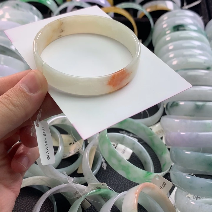 翡翠未镶嵌手镯公主