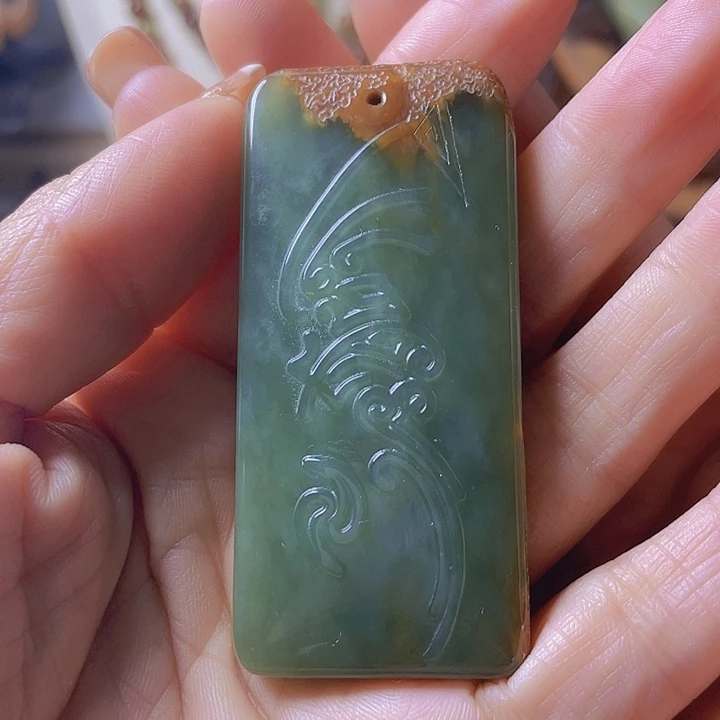 未镶嵌岫岩河磨玉（透闪石质玉）挂件睡*?