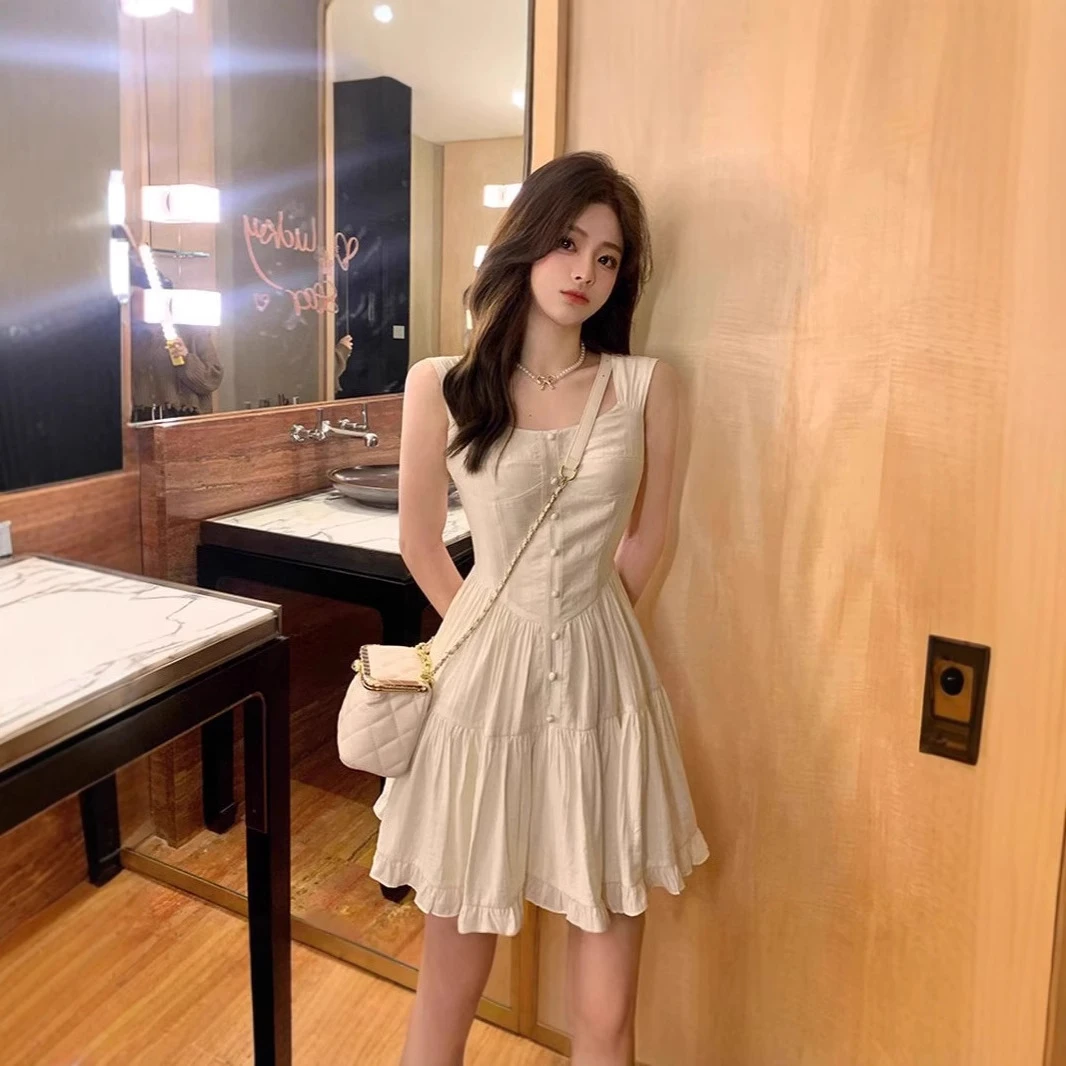 吊带连衣裙女夏日独特绝美新款小个子修身显瘦温柔风初恋白色裙子