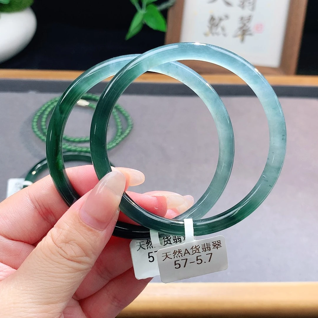 翡翠手镯（圆镯）未镶嵌