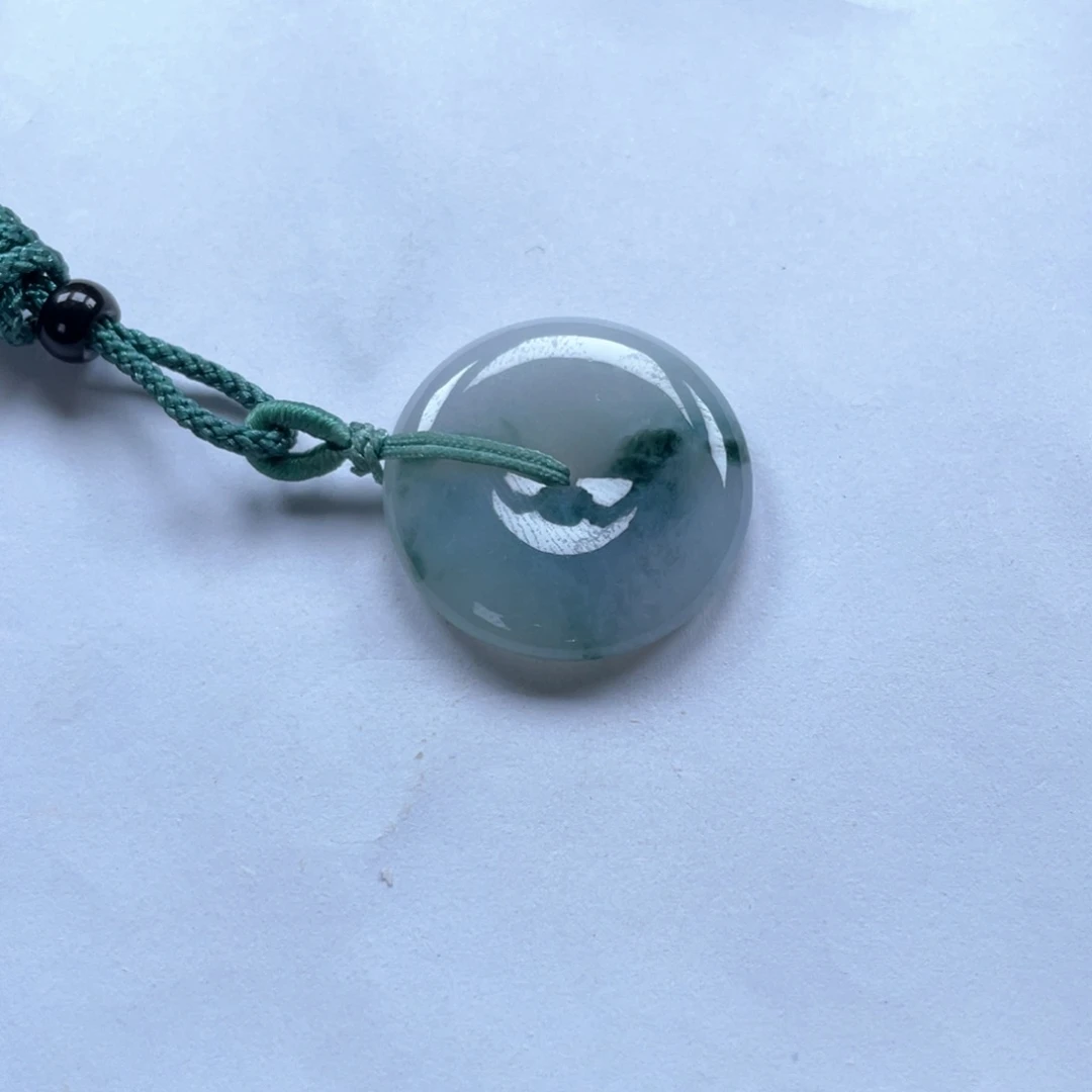 翡翠未镶嵌颈饰平安扣