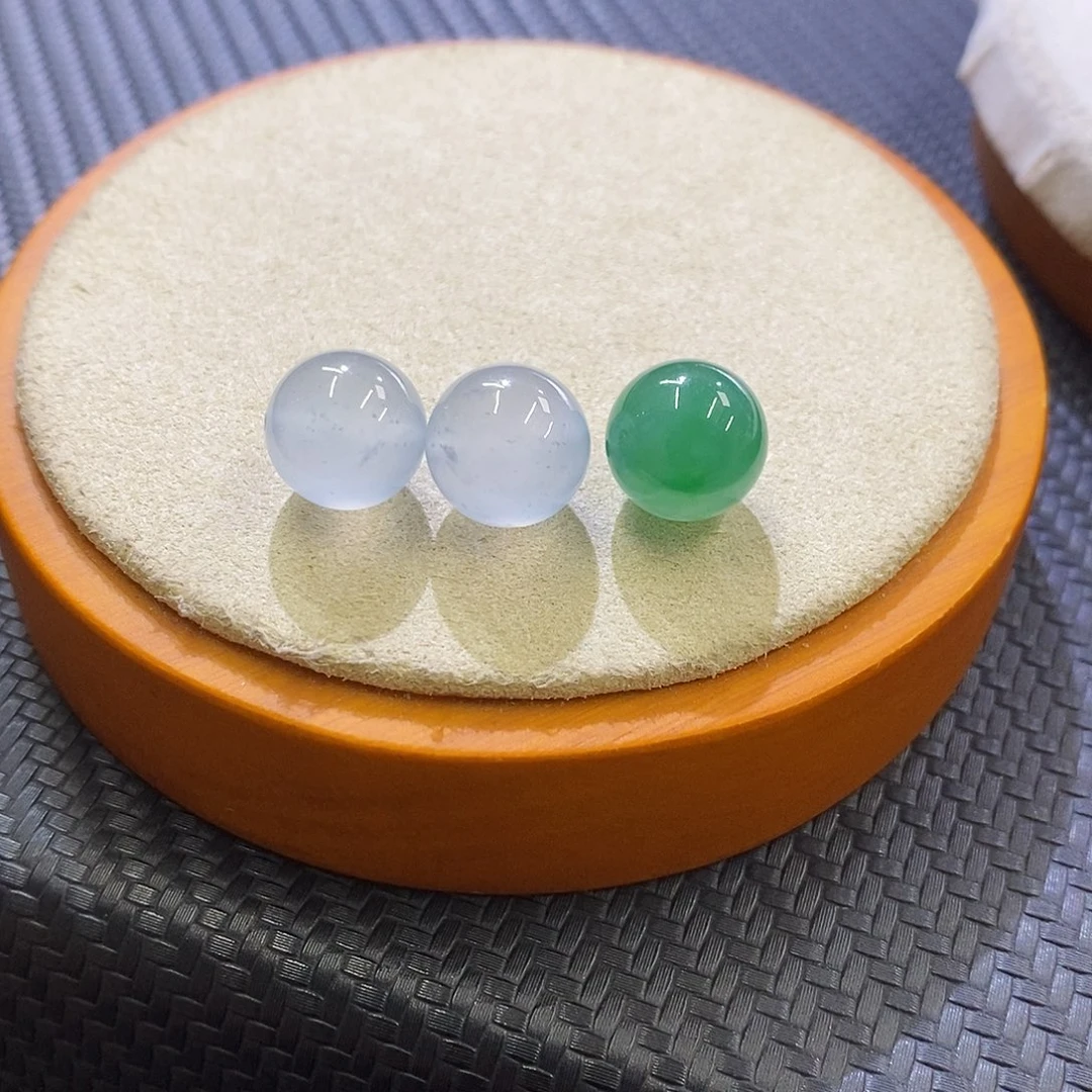 未镶嵌挂件翡翠处理多样发其一