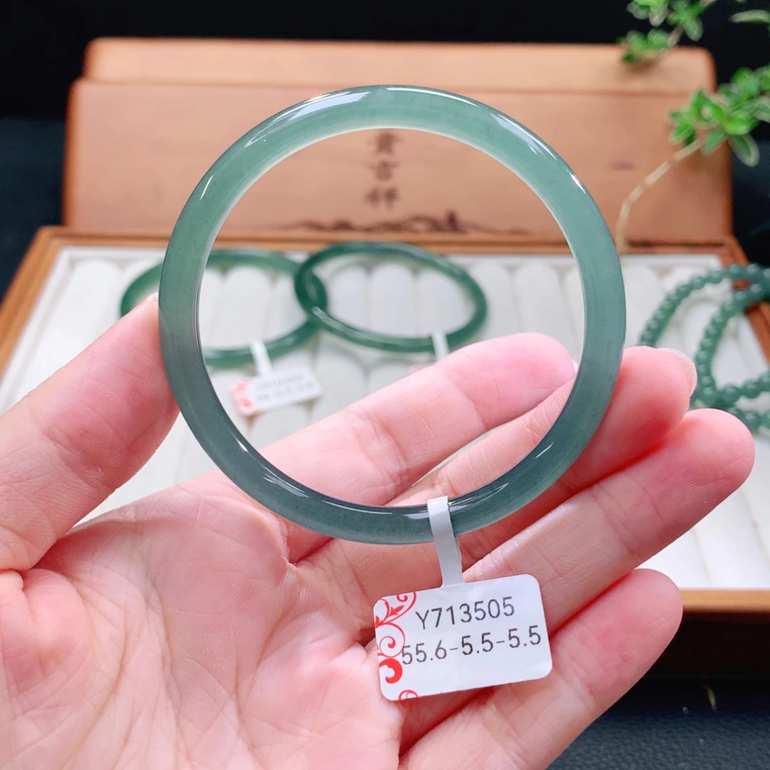 翡翠手镯（圆镯）未镶嵌