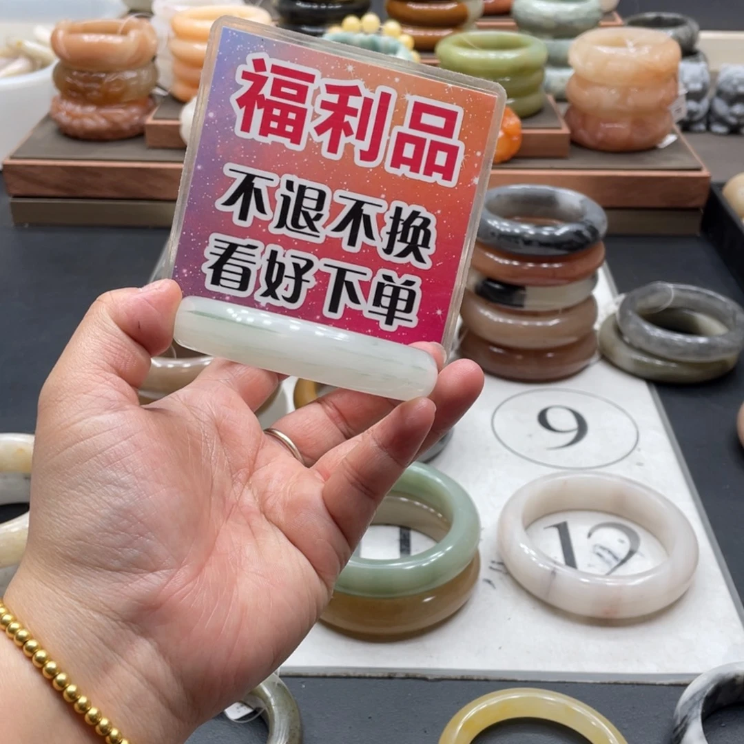 快***生石英质玉未镶嵌手镯