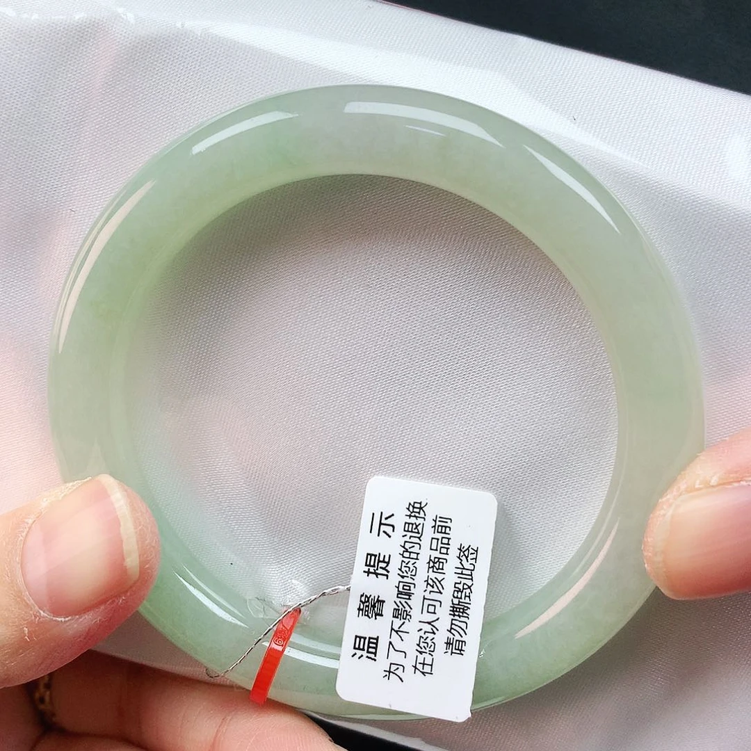 翡翠手镯未镶嵌54圈