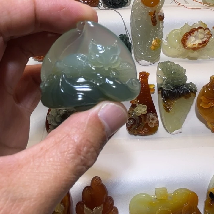 岫玉未镶嵌吊坠(赠链)