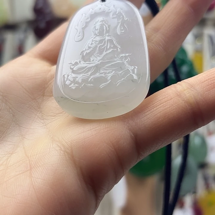 用***5石英质玉未镶嵌颈饰