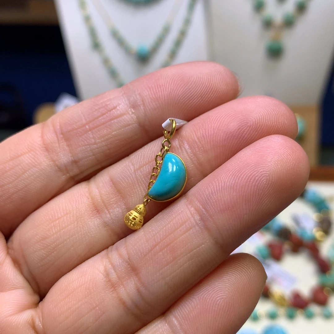 绿松石18K金镶嵌挂件