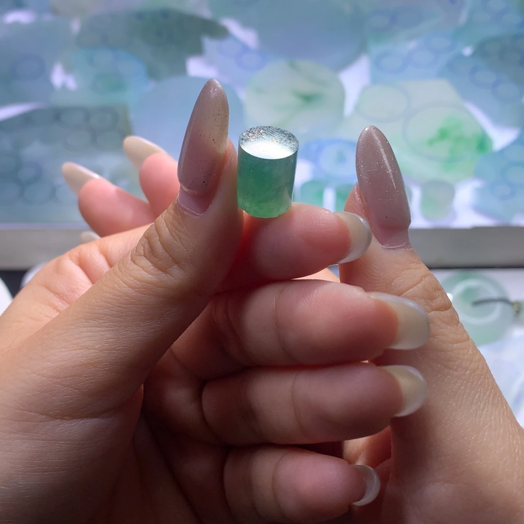 墨***儿定制翡翠未镶嵌福利