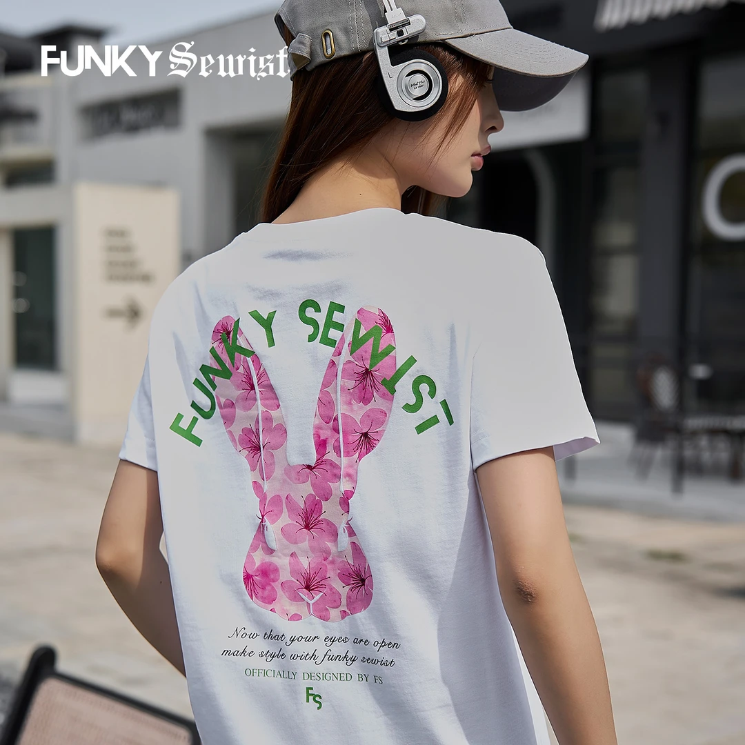 FUNKY SEWIST兔子印花T恤圆领透气五分袖休闲风印花短袖