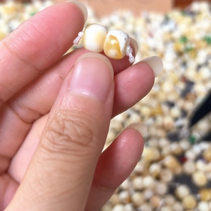 裸石蜜蜡未镶嵌8.5mm一对