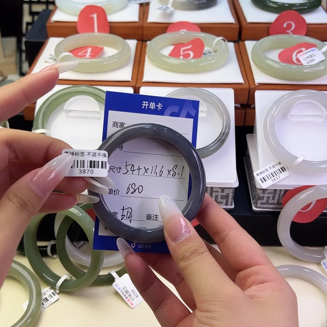 和田玉手镯未镶嵌胡*醒