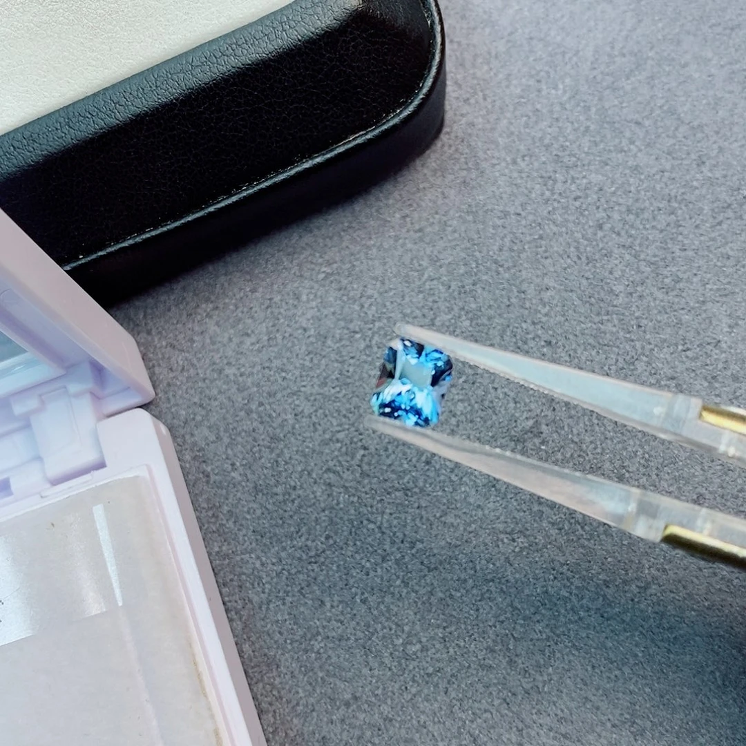 海蓝宝石笔搁未镶嵌0.92ct 超级圣玛利亚