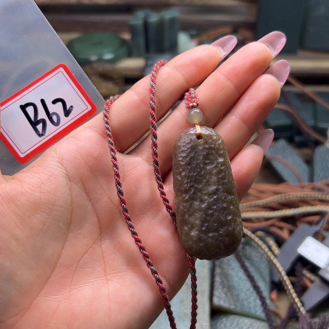 和田玉（糖玉）未镶嵌颈饰