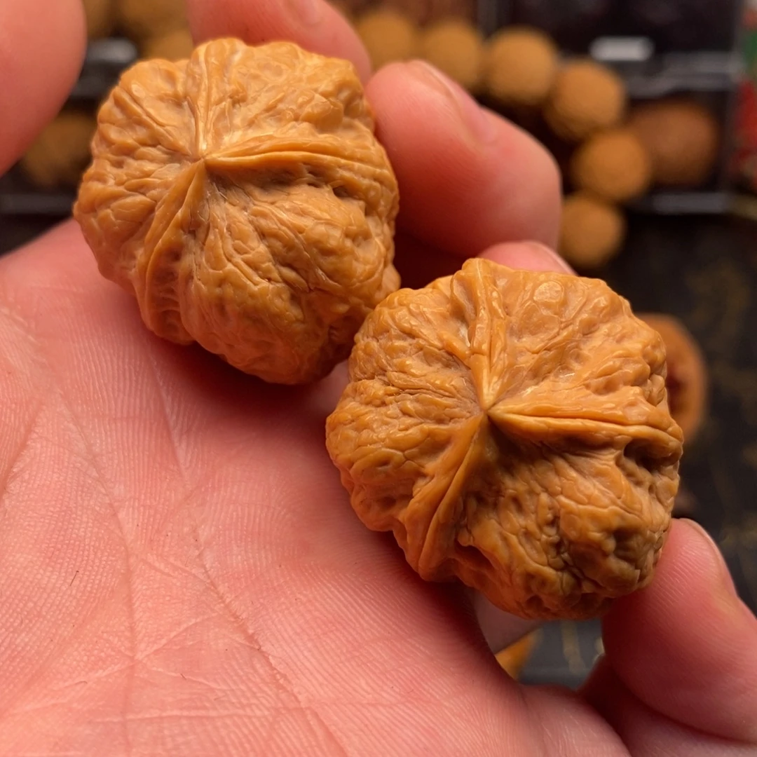 文玩核桃吊坠梅花三愣