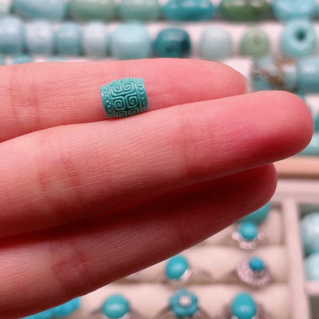 绿松石原矿未镶嵌厚**～