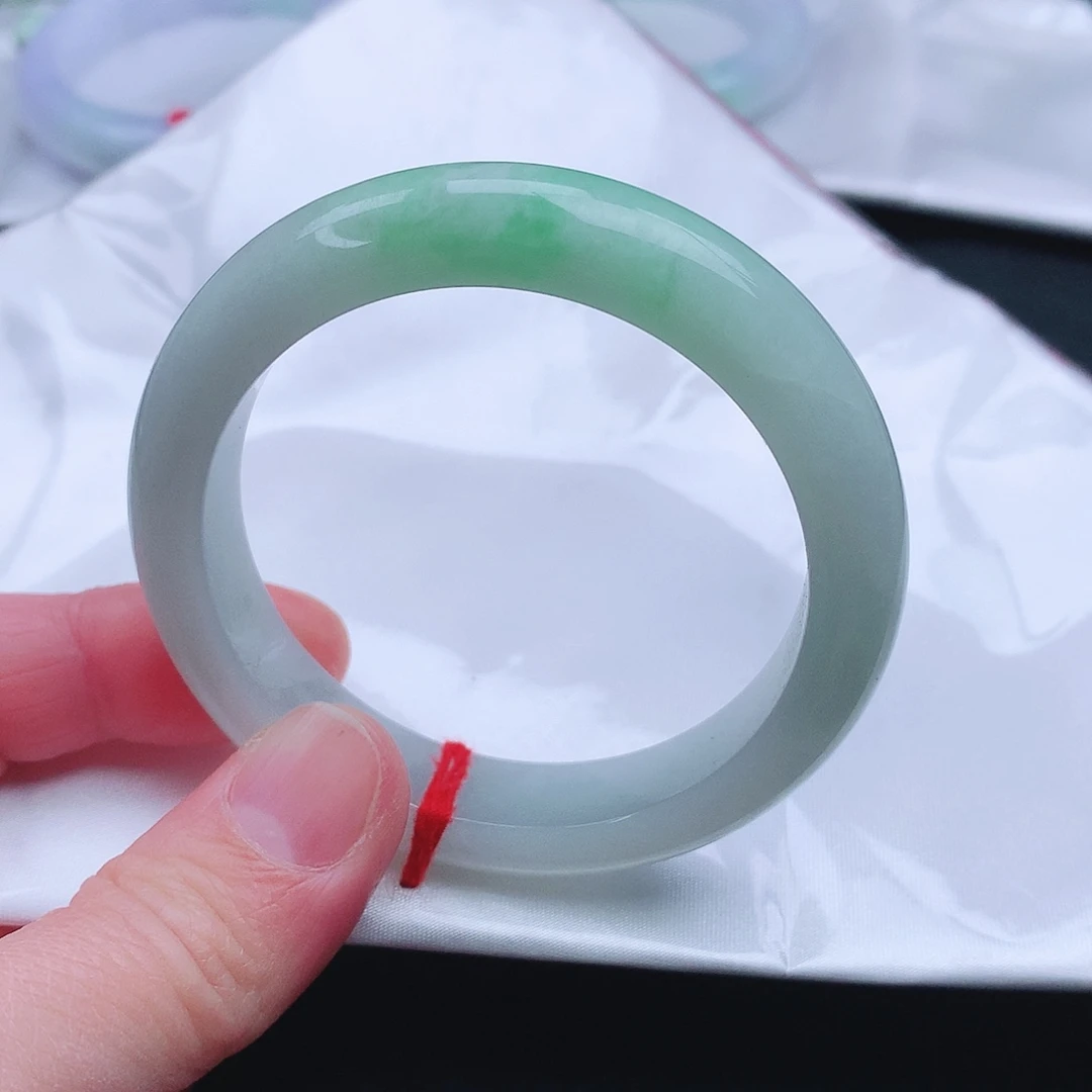 翡翠未镶嵌手镯。。