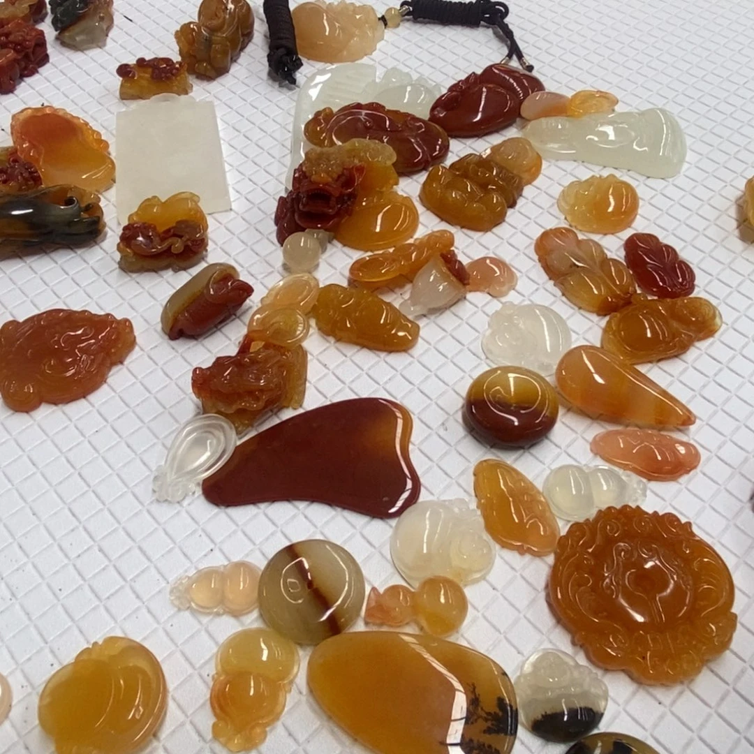 石英质玉（黄龙玉）合金吊坠