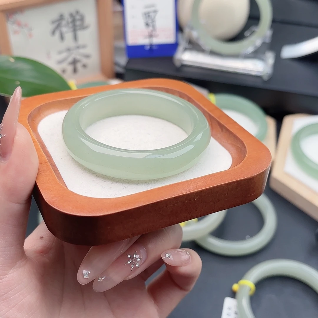 石英质玉未镶嵌手镯