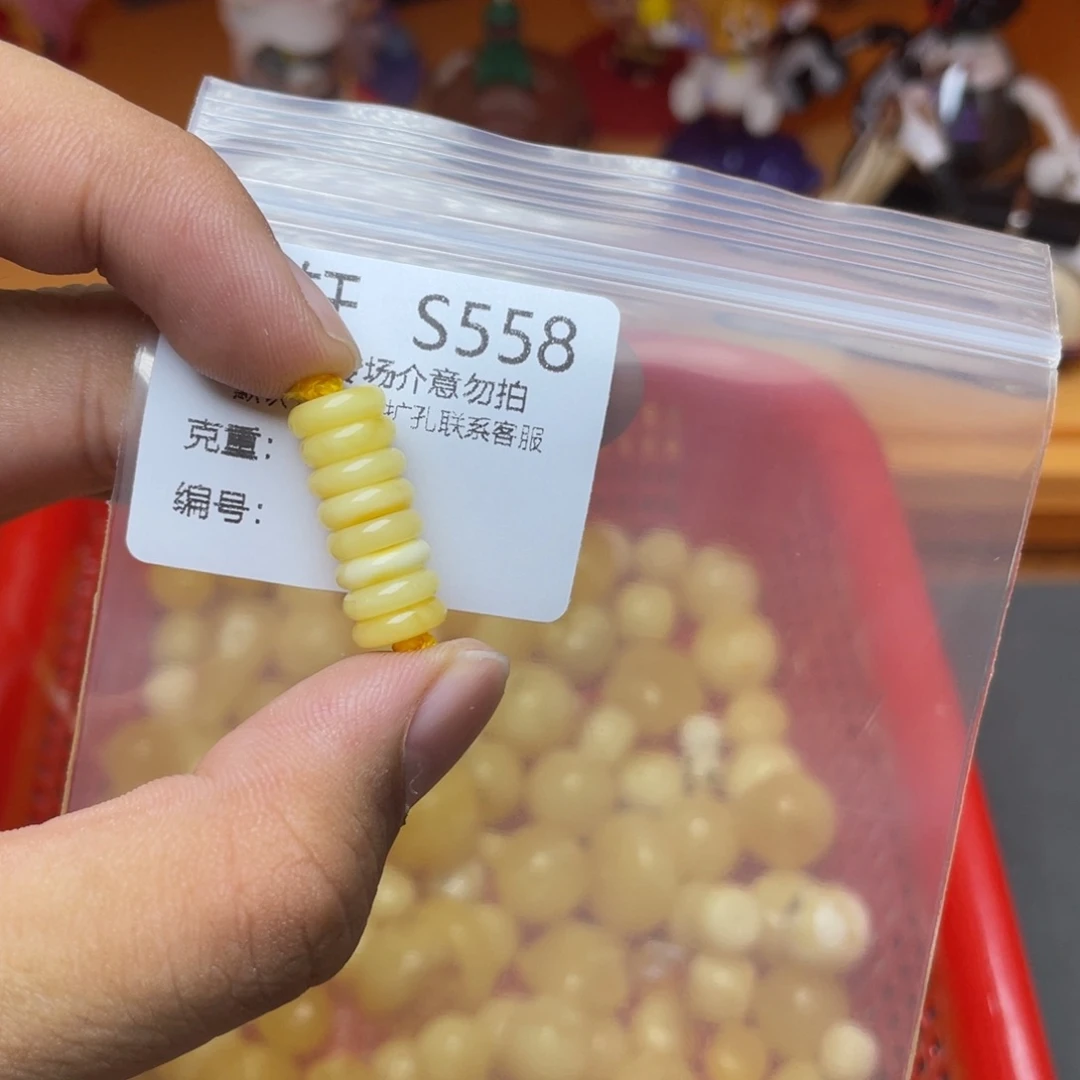 未镶嵌琥珀珠宝奇石