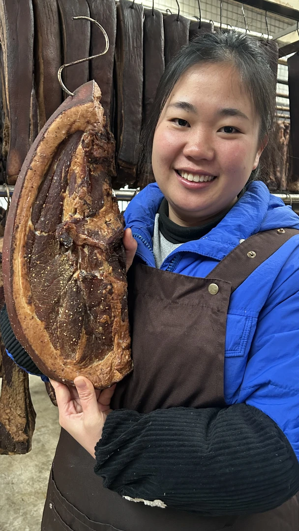 农村柴火烟熏土黑猪后腿腊肉